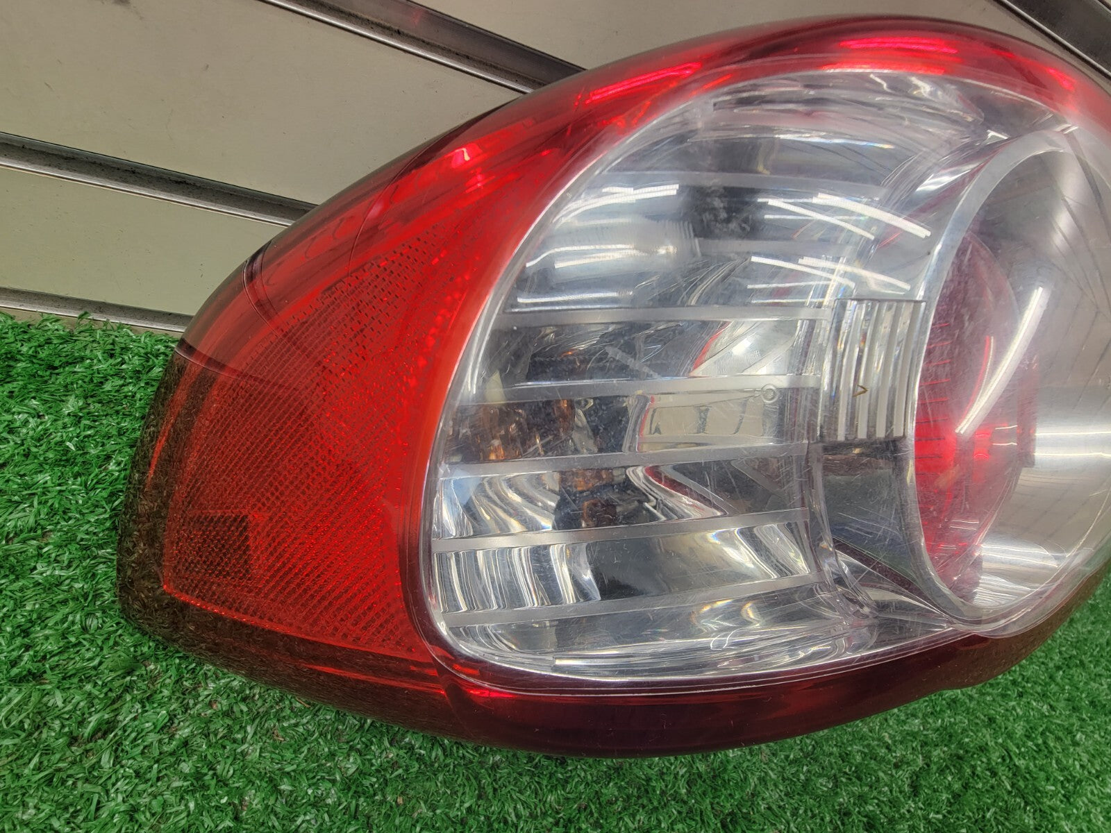 🔥10-12 Hyundai Santa Fe Passenger Tail Light Lamp Assembly Outer Body Chrome