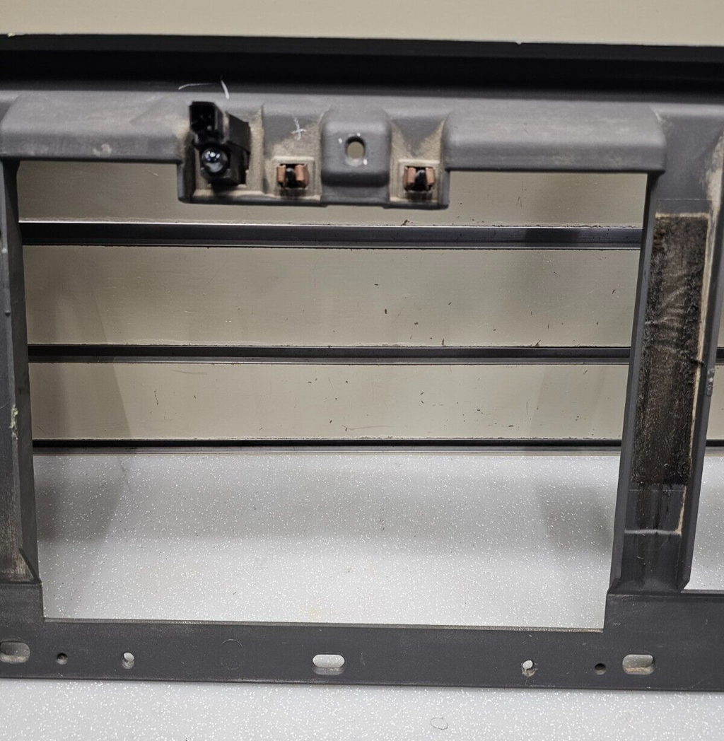 🔥03-06 Silverado Sierra Dash Glove Box Interior FRAME CENTER CONSOLE ASSEMBLY