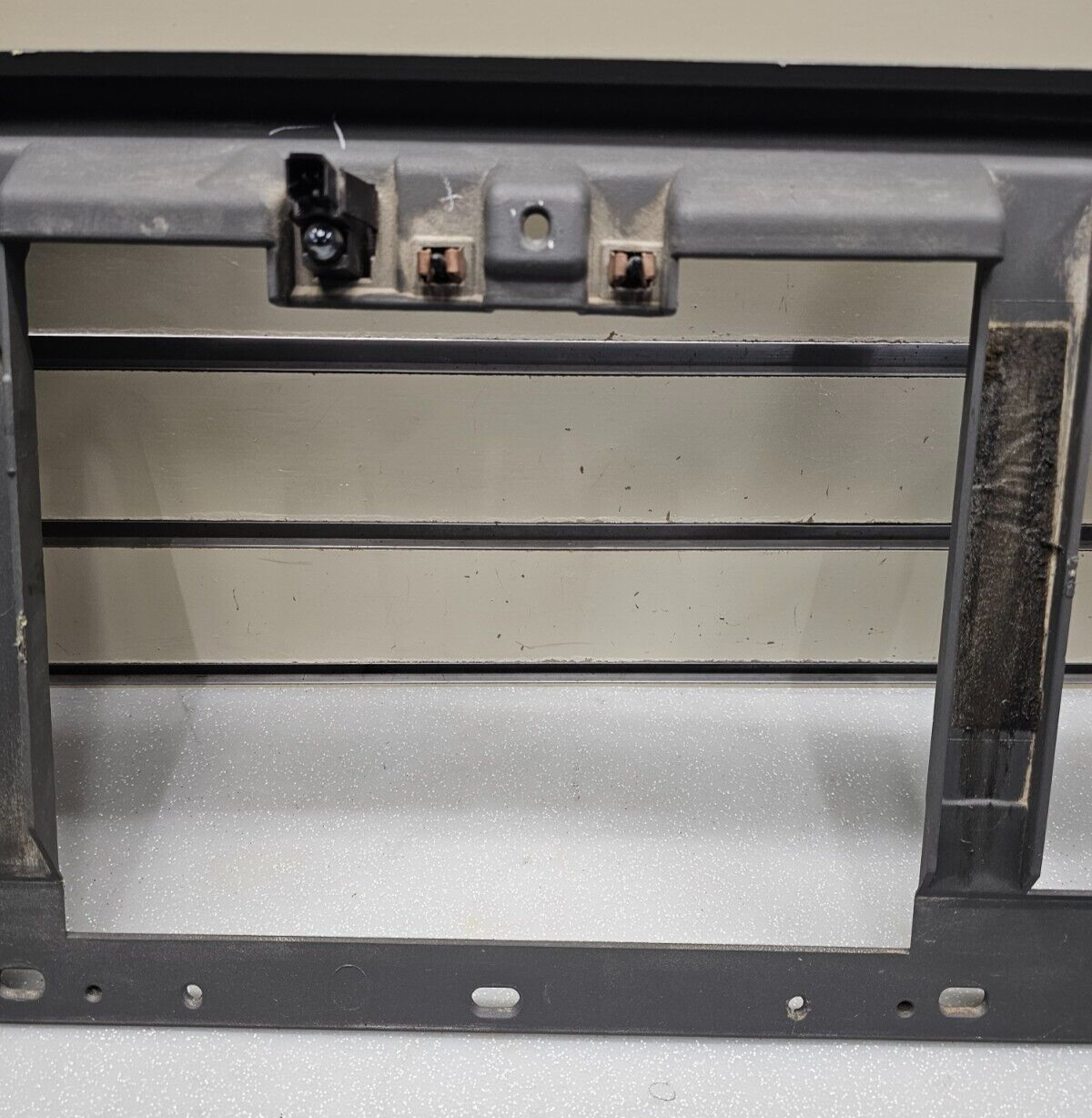 🔥03-06 Silverado Sierra Dash Glove Box Interior FRAME CENTER CONSOLE ASSEMBLY