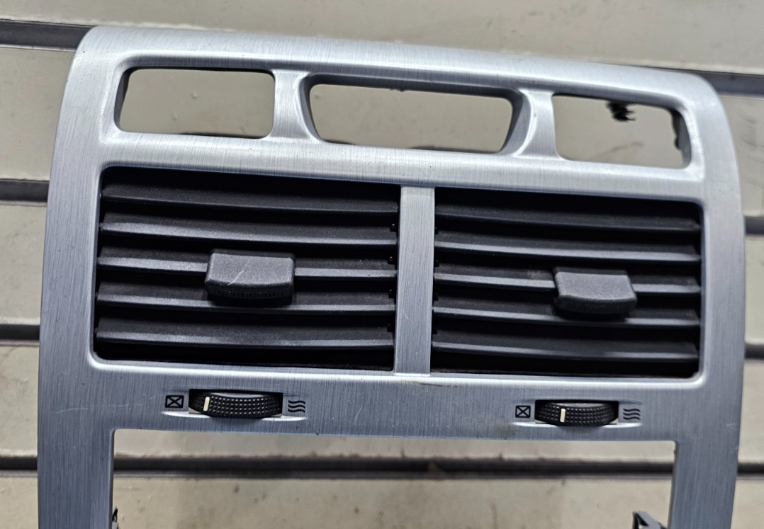 🔥05-09 KIA SPORTAGE CENTER DASH RADIO BEZEL TRIM CLIMATE CONTROL OEM SILVER