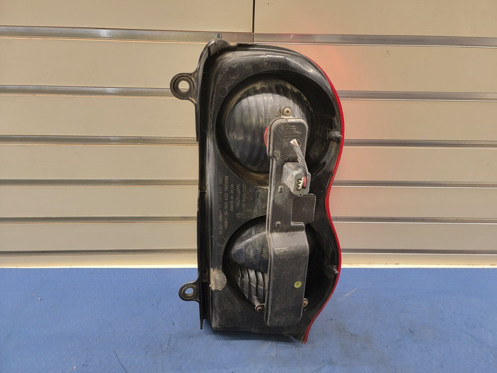 🔥2004-2009 Dodge Durango driver Side Lens and Housing Tail Light Lamp