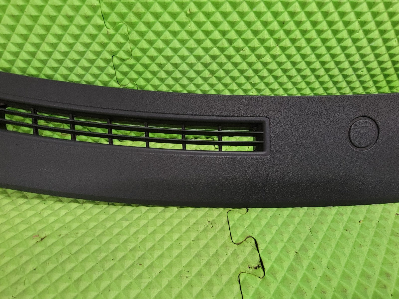 🔥2005-2007 CHRYSLER 300 UPPER DASHBOARD PAD TRIM DEFROSTER PANEL OEM BLACK DP5