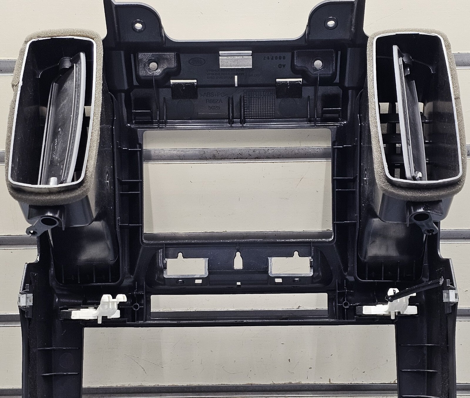 🔥08-15 Land Rover LR2 Dash Center Radio Stereo Display Bezel Trim Panel Black