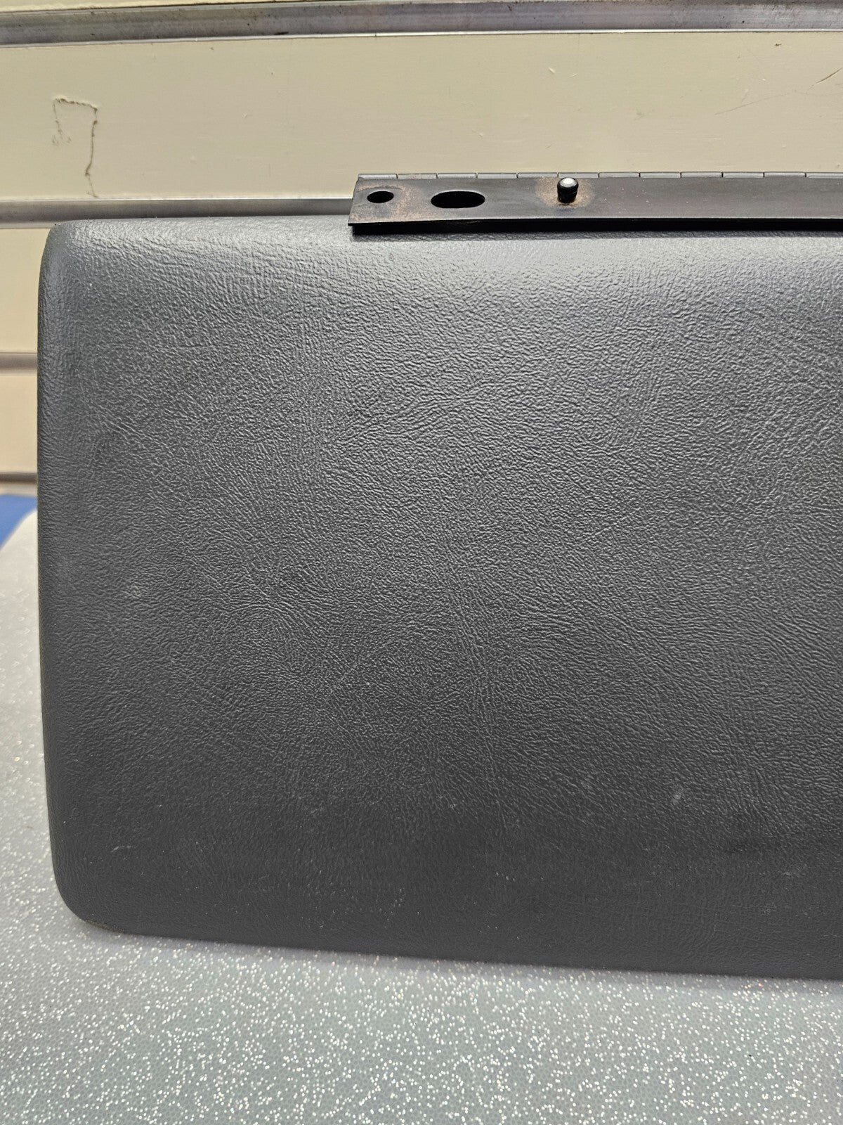 🔥99-06 SILVERADO SIERRA Dash GLOVE BOX Storage Compartment Assembly GRAPHITE G3
