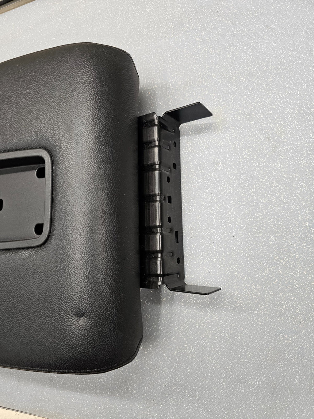 🔥07-13 Tahoe Suburban Yukon Leather Console Lid Armrest Cover Top Pad Black JS5