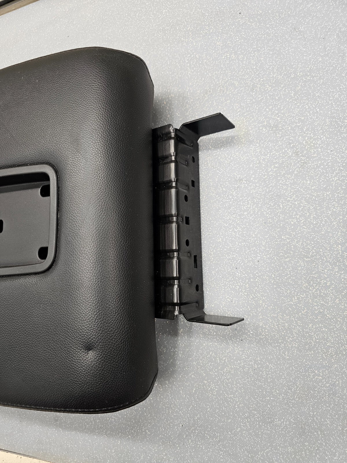 🔥07-13 Tahoe Suburban Yukon Leather Console Lid Armrest Cover Top Pad Black JS5