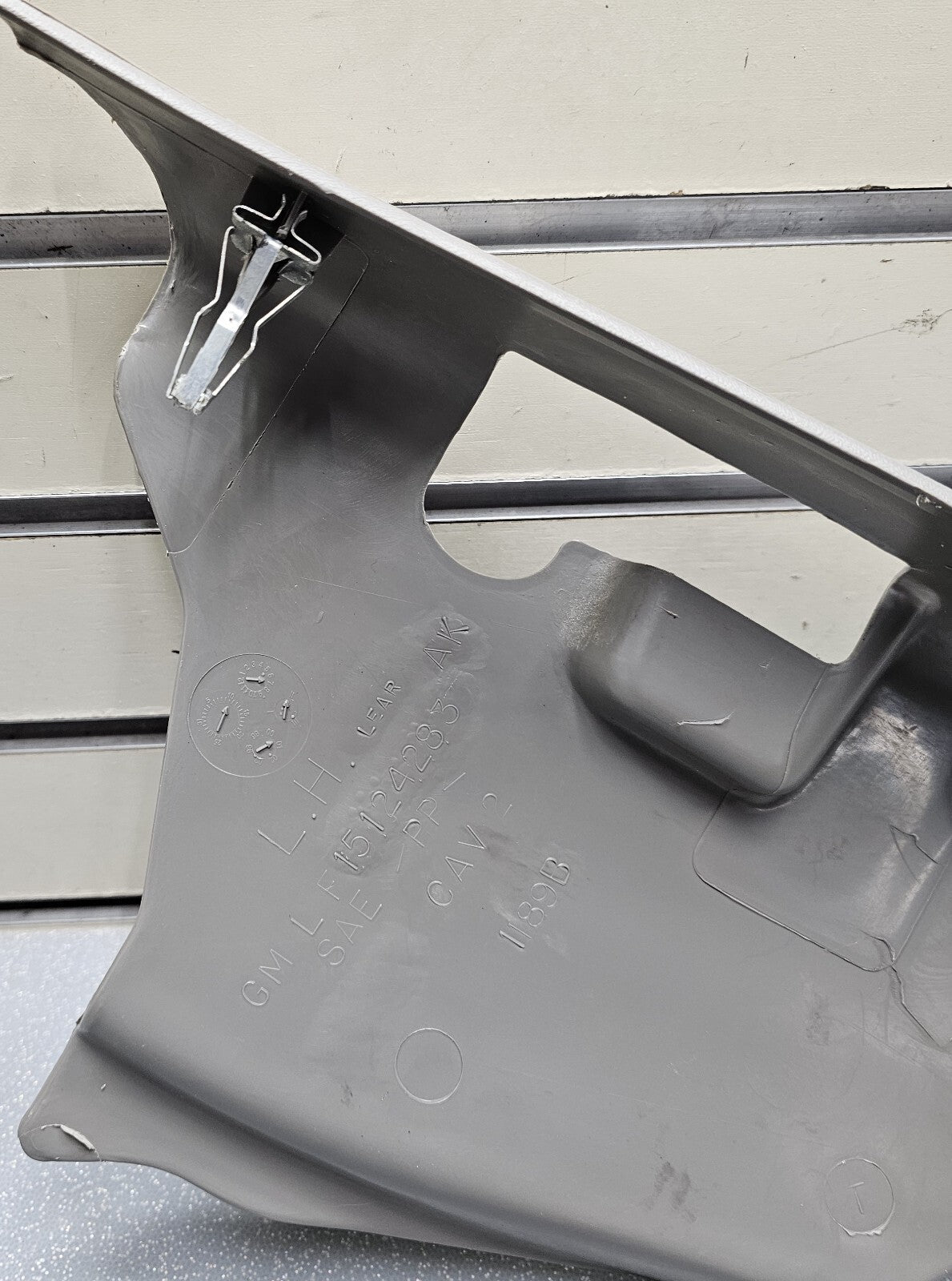 🔥99-06 SILVERADO SIERRA LEFT DRIVERSIDE KICK LOWER TRIM PANEL HOOD PROP LT GREY
