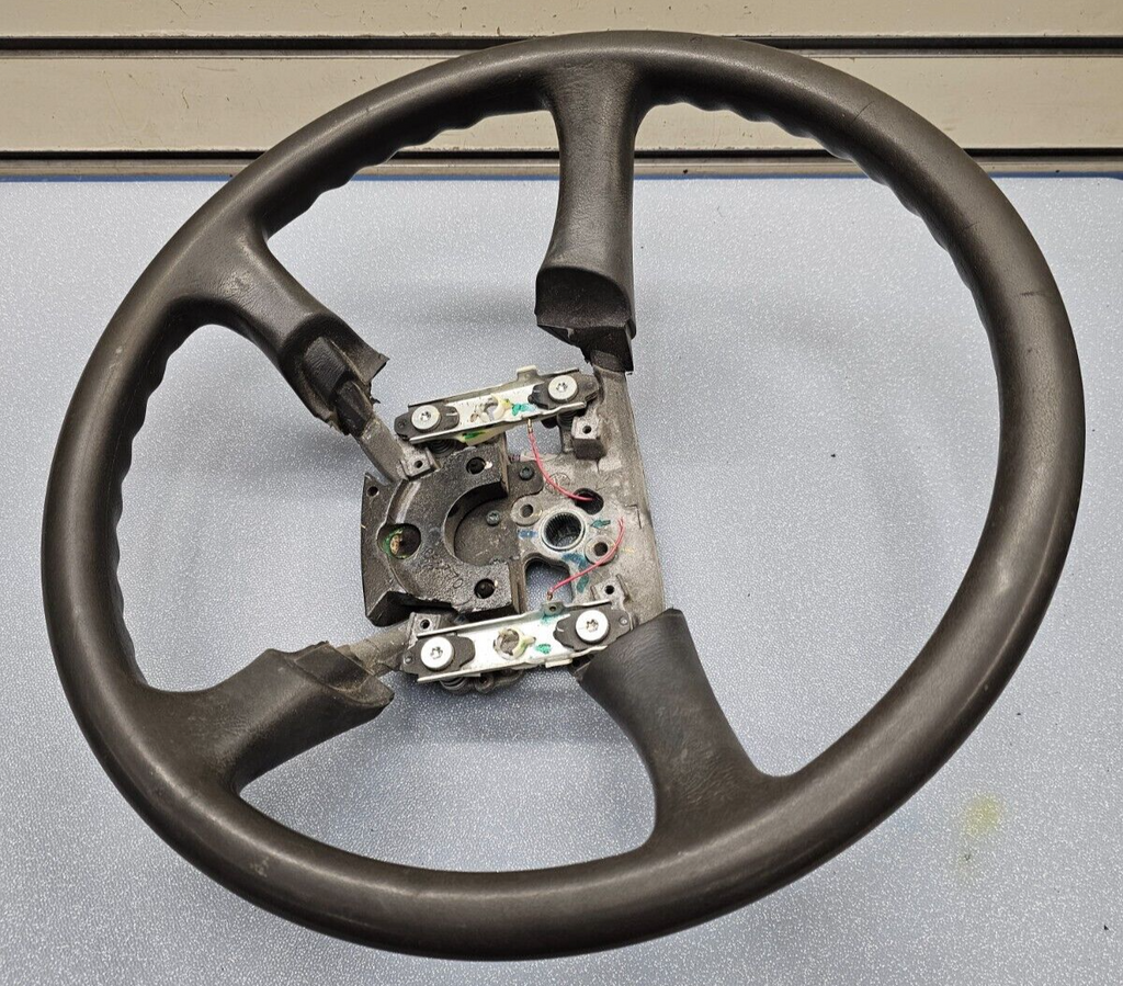 99-02 Chevy Silverado Tahoe Suburban Blazer SONOMA Steering Wheel Leather black