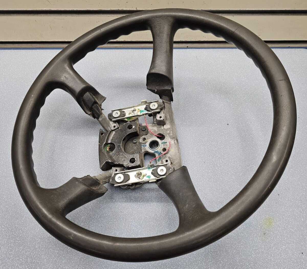 99-02 Chevy Silverado Tahoe Suburban Blazer SONOMA Steering Wheel Leather black