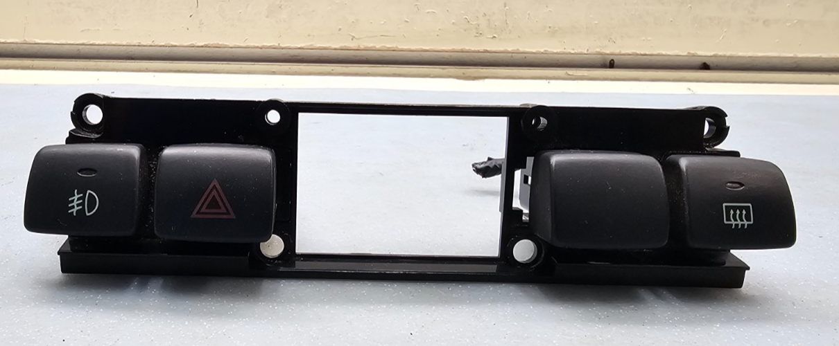 🔥01-06 HYUNDAI SANTA FE HAZARD SWITCH BUTTON PANEL BEZEL ASSEMBLY BLACK OEM
