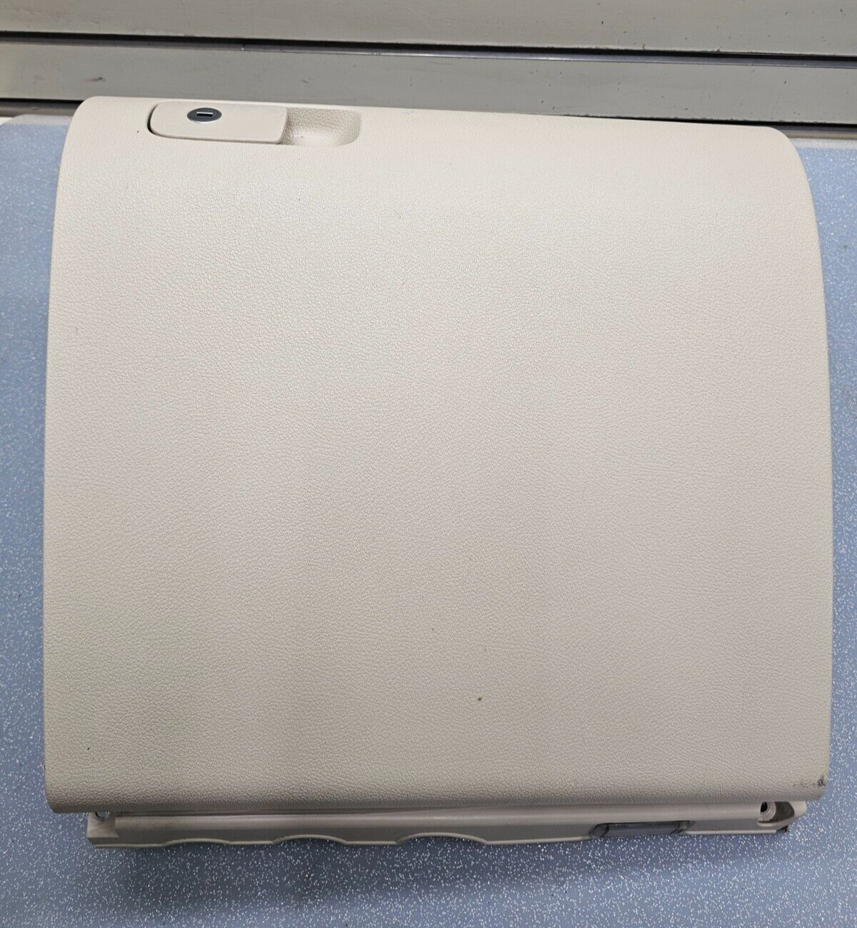 🔥09-18 Volkswagen Tiguan limited Glove Box Storage Compartment Assembly TAN OEM
