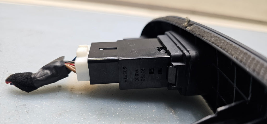 🔥06-08 Hyundai Sonata Hazard Hread Light Lamp Control Switch Bezel Black OEM