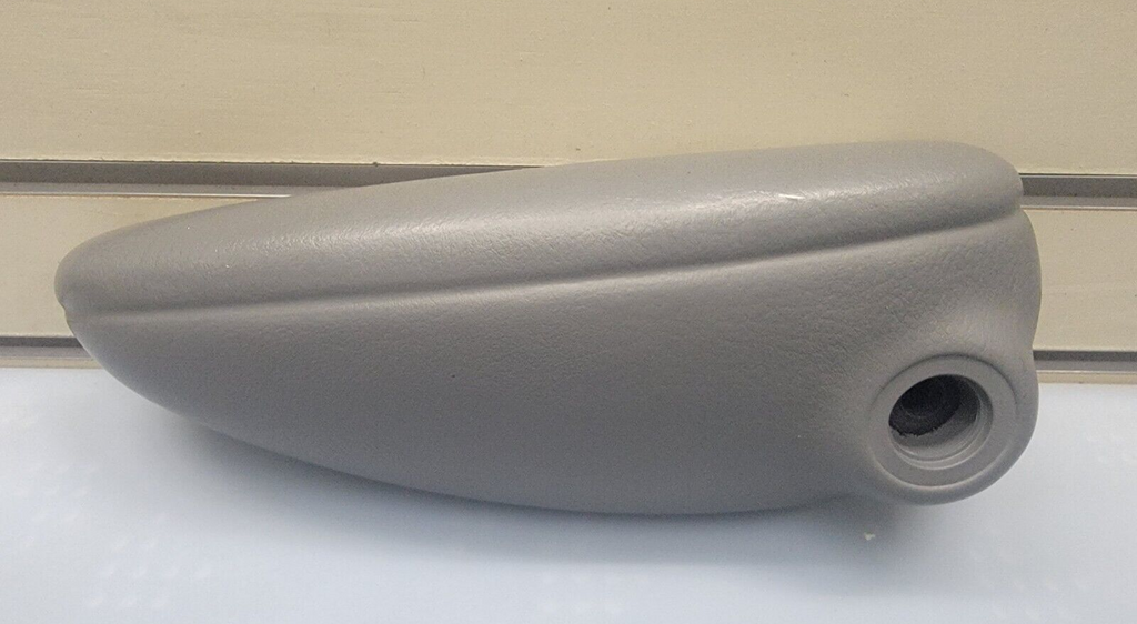 04-07 Dodge Grand Caravan Town &Country Rear RIGHT PASSENGER Seat Arm rest GRAY