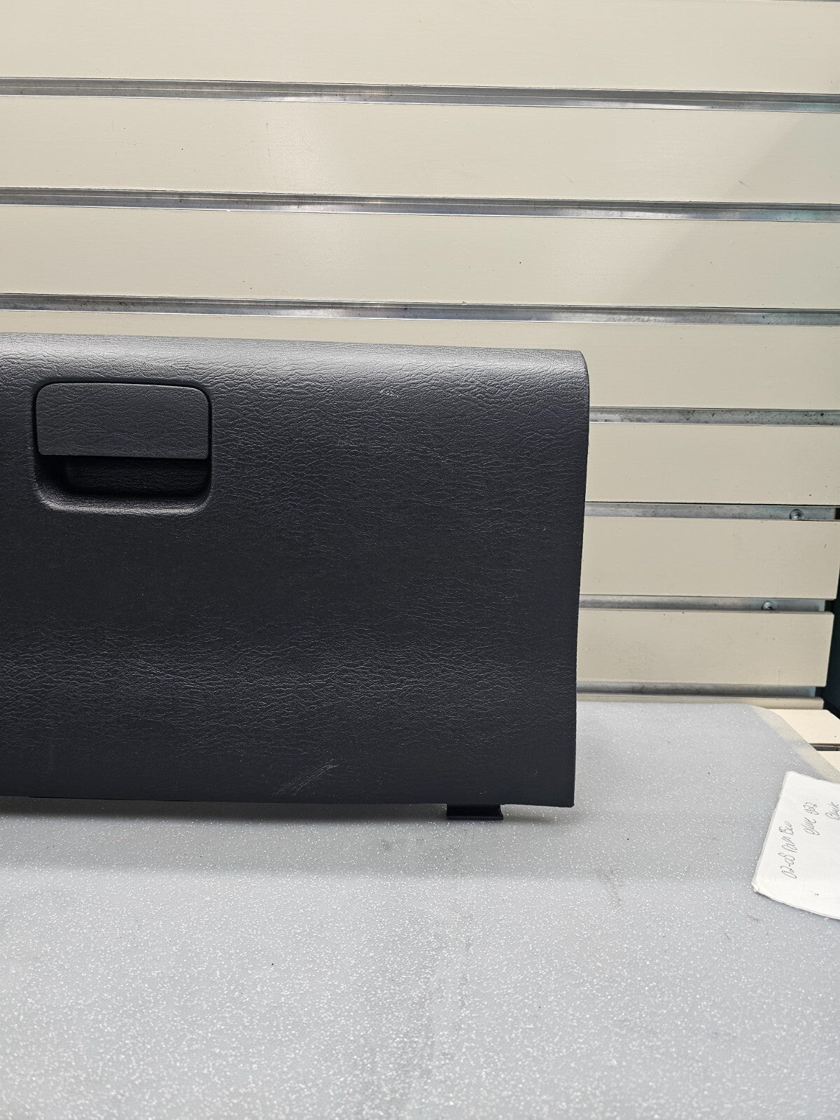 02-05 Dodge RAM 1500 2500 Dash GLOVE BOX Storage Compartment Assembly BLACK G22