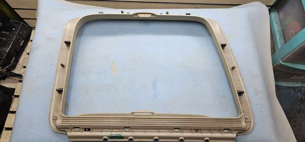 🔥2006-2009 Jeep Commander Right Passenger Side Rear Window Trim Molding TAN OEM