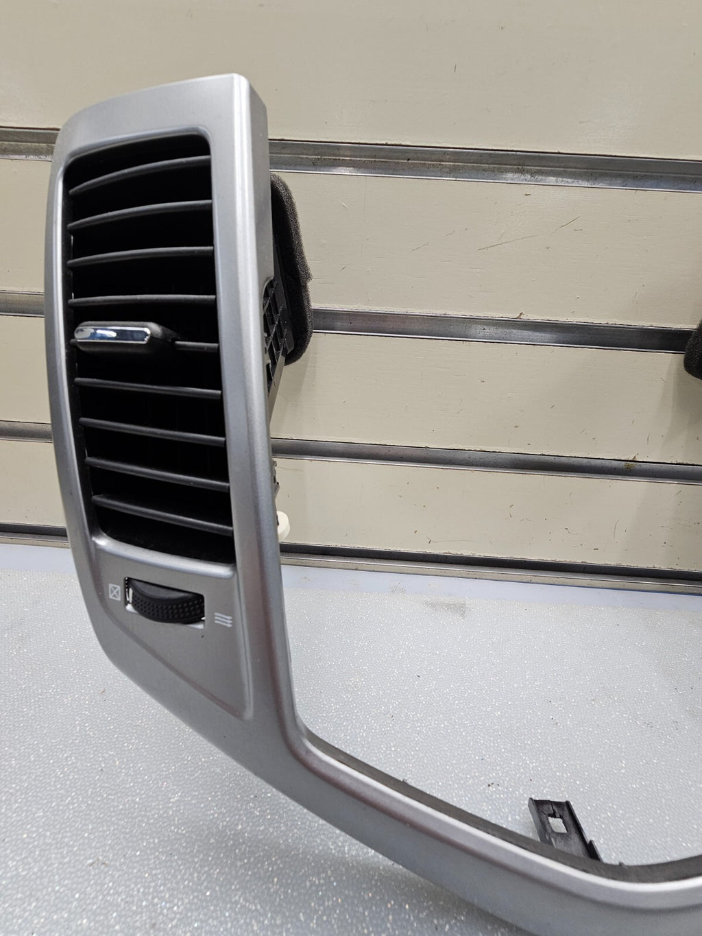 🔥2011 - 2015 Chevrolet Cruze Center Dash Air Vent Bezel trim silver