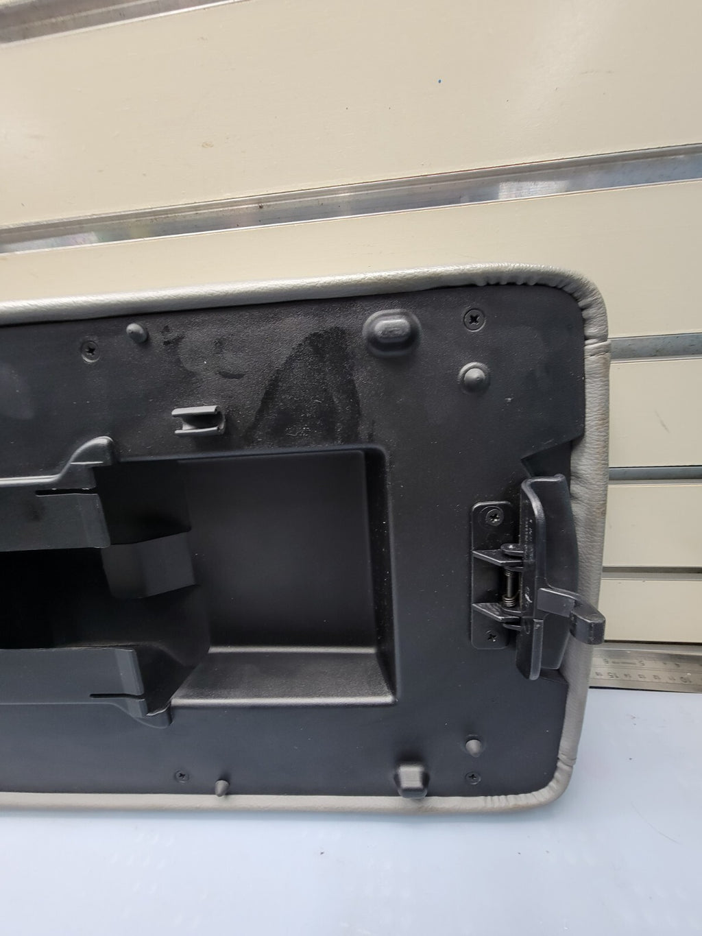 🔥2003-2006 FORD EXPEDITON CENTER CONSOLE ARMREST LID LIGHT GRAY LEATHER