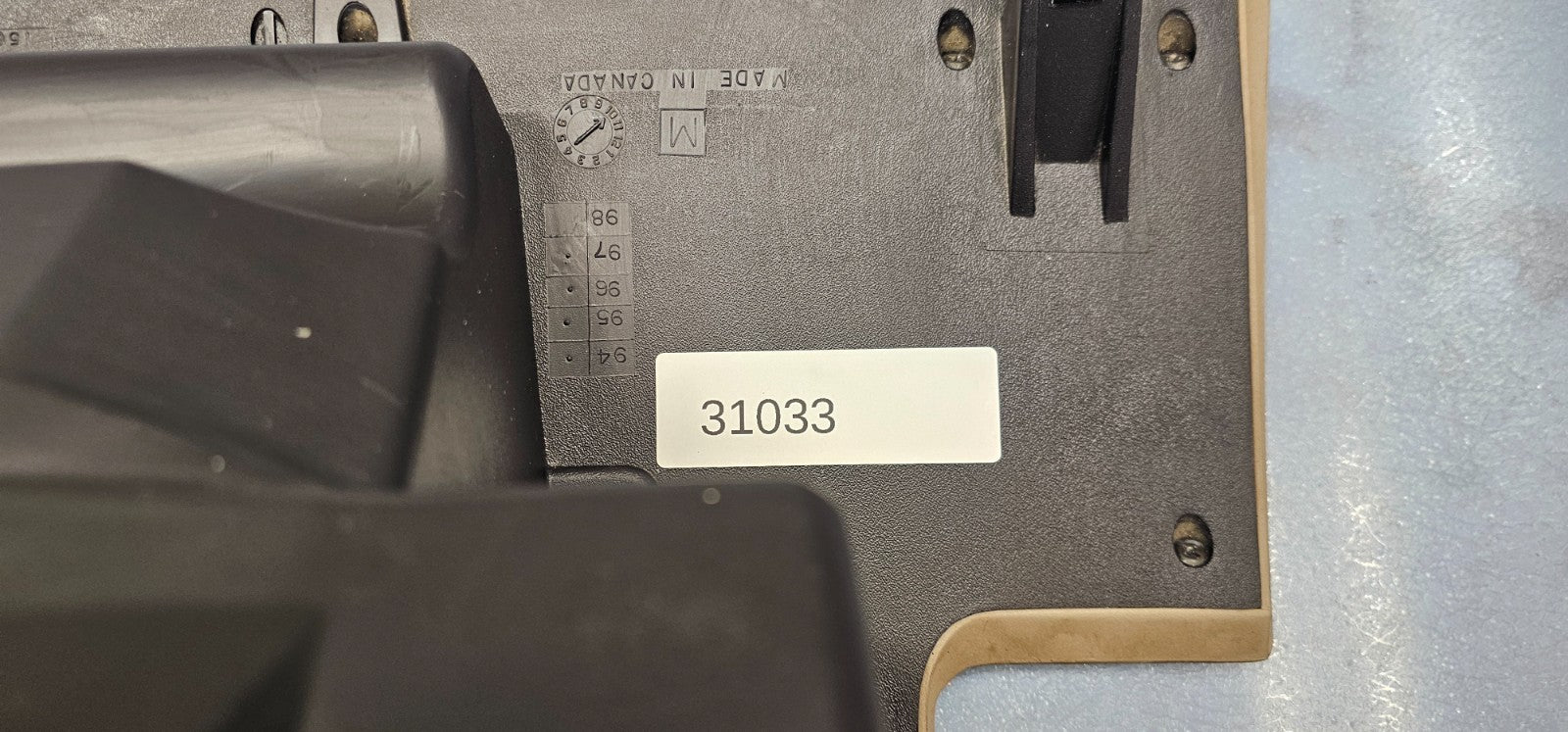 95-99 CHEVY GMC TRUCK SILVERADOC/K Glove Box Storage Compartment Assembly TAN G2