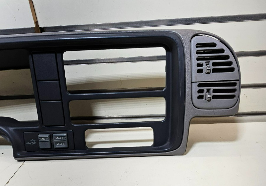95-99 CHEVY GMC TRUCK CK Dash Instrument Cluster Speedometer Bezel Gray/Black C3