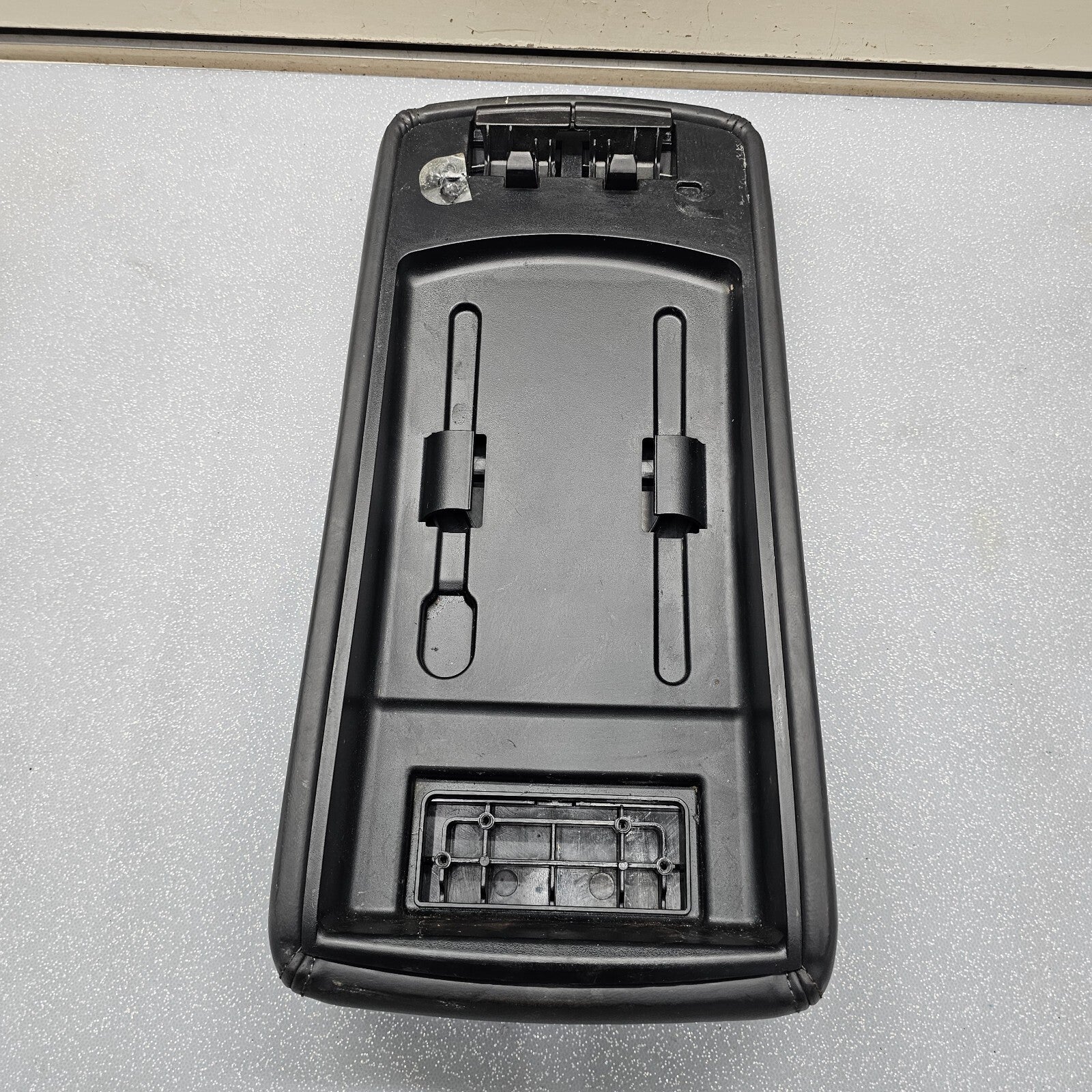 🔥08-10 Dodge Charger Center Console Arm Rest Lid Leather Assembly Cover BLACK