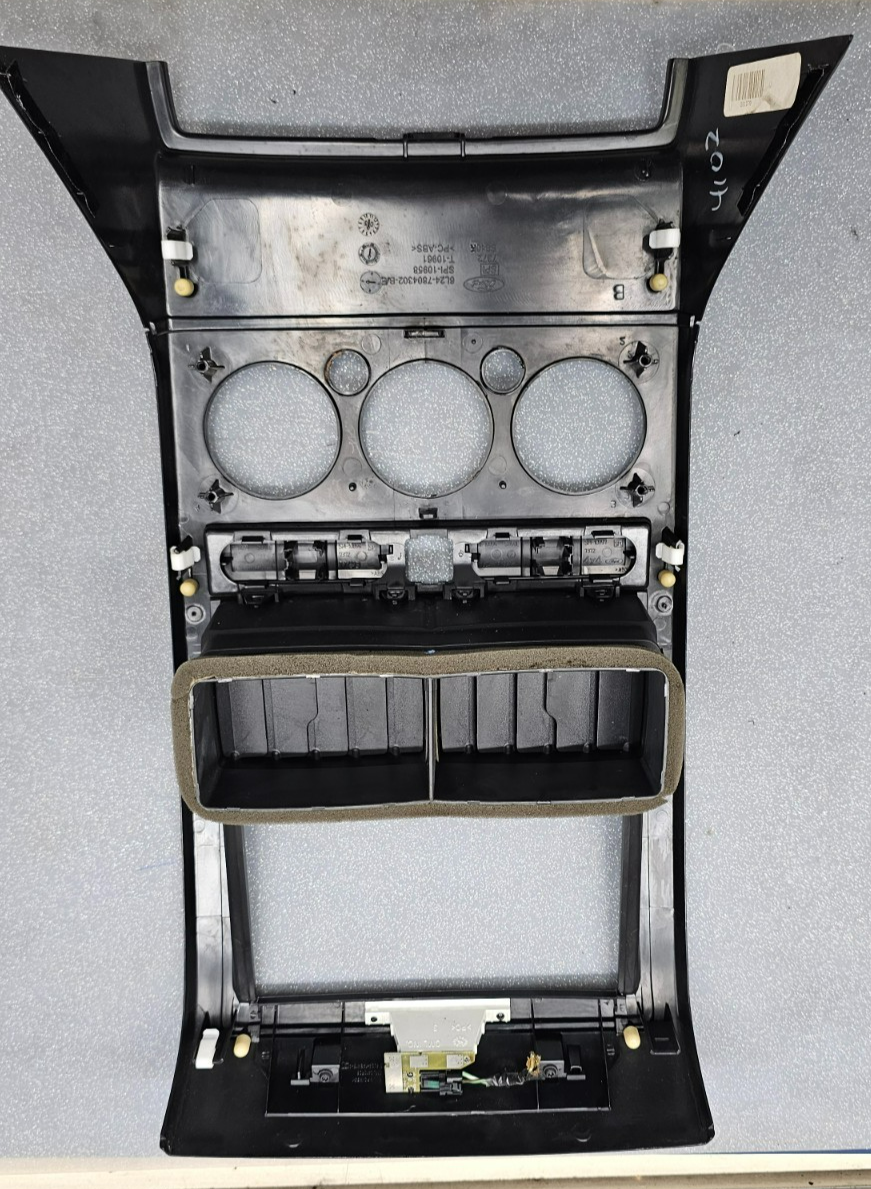 06-10 EXPLORER DASH AM FM RADIO STEREO DISPLAY CLIMATE PANEL BEZEL Black/Silver