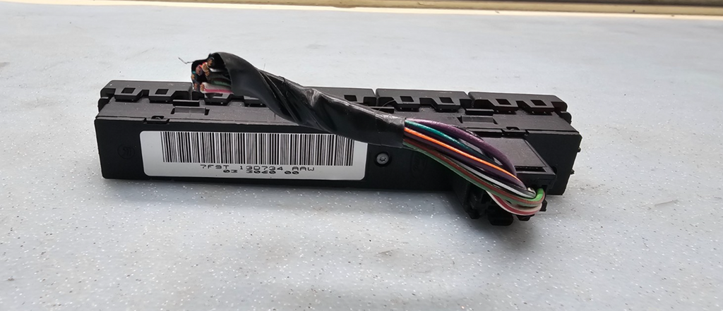 🔥05-07 FORD Five Hundred Hazard & Traction Control Dash Button