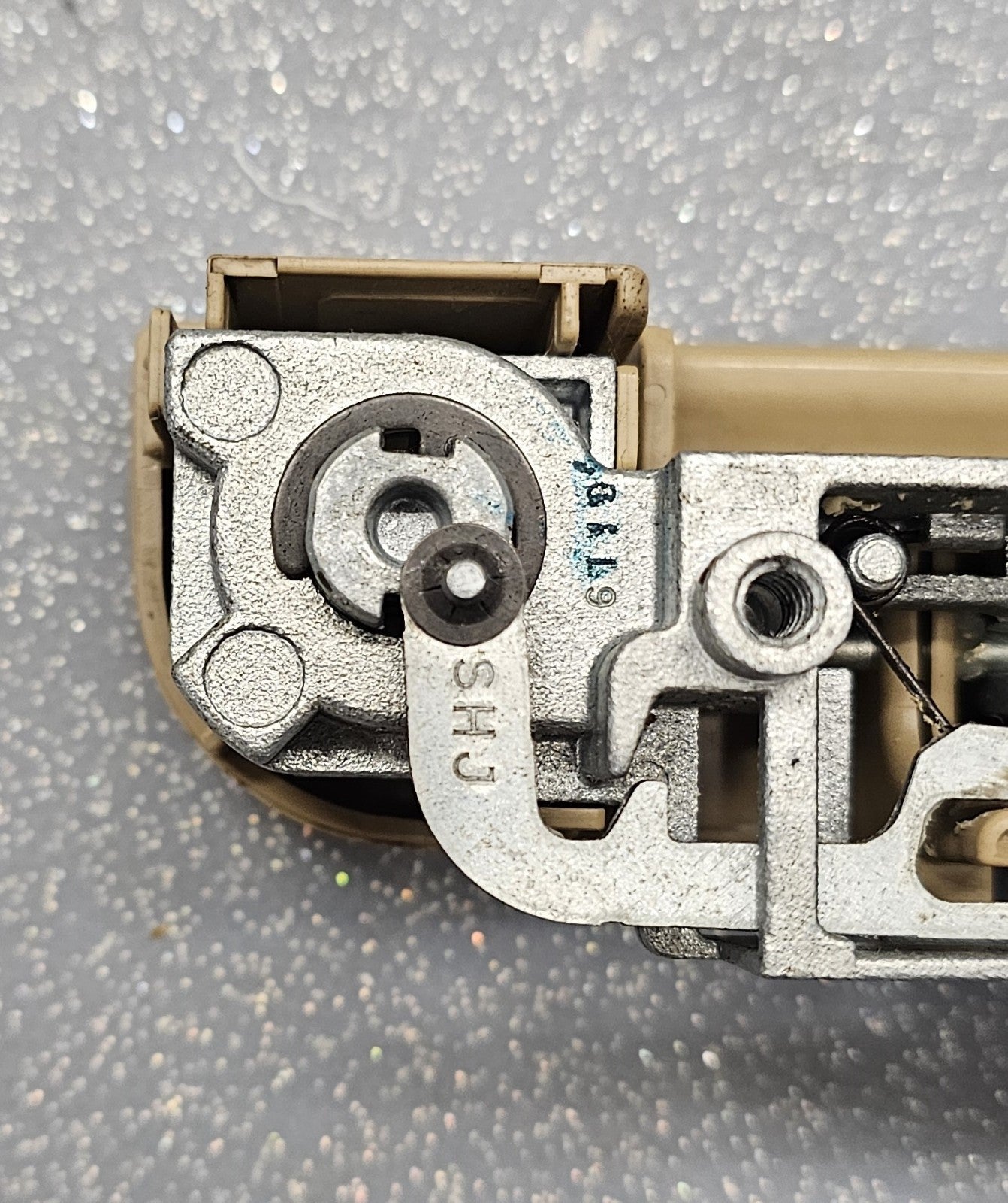 🔥05-10 Honda Odyssey Glove Box Compartment Handle Latch Lock Assembly TAN OEM
