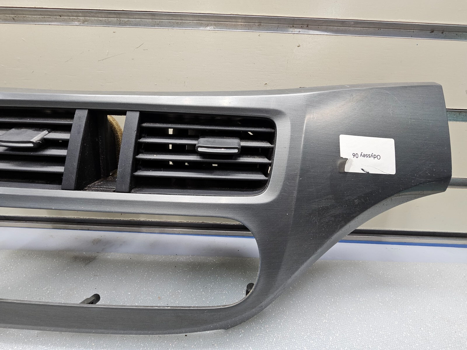 05-10 Honda Odyssey Center Dash Radio Climate Control Bezel Trim Panel Dark Gray