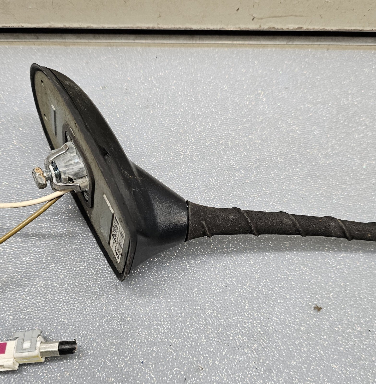 🔥2011-2018 DODGE JOURNEY ROOF TOP RADIO ANTENNA MOUNT OEM