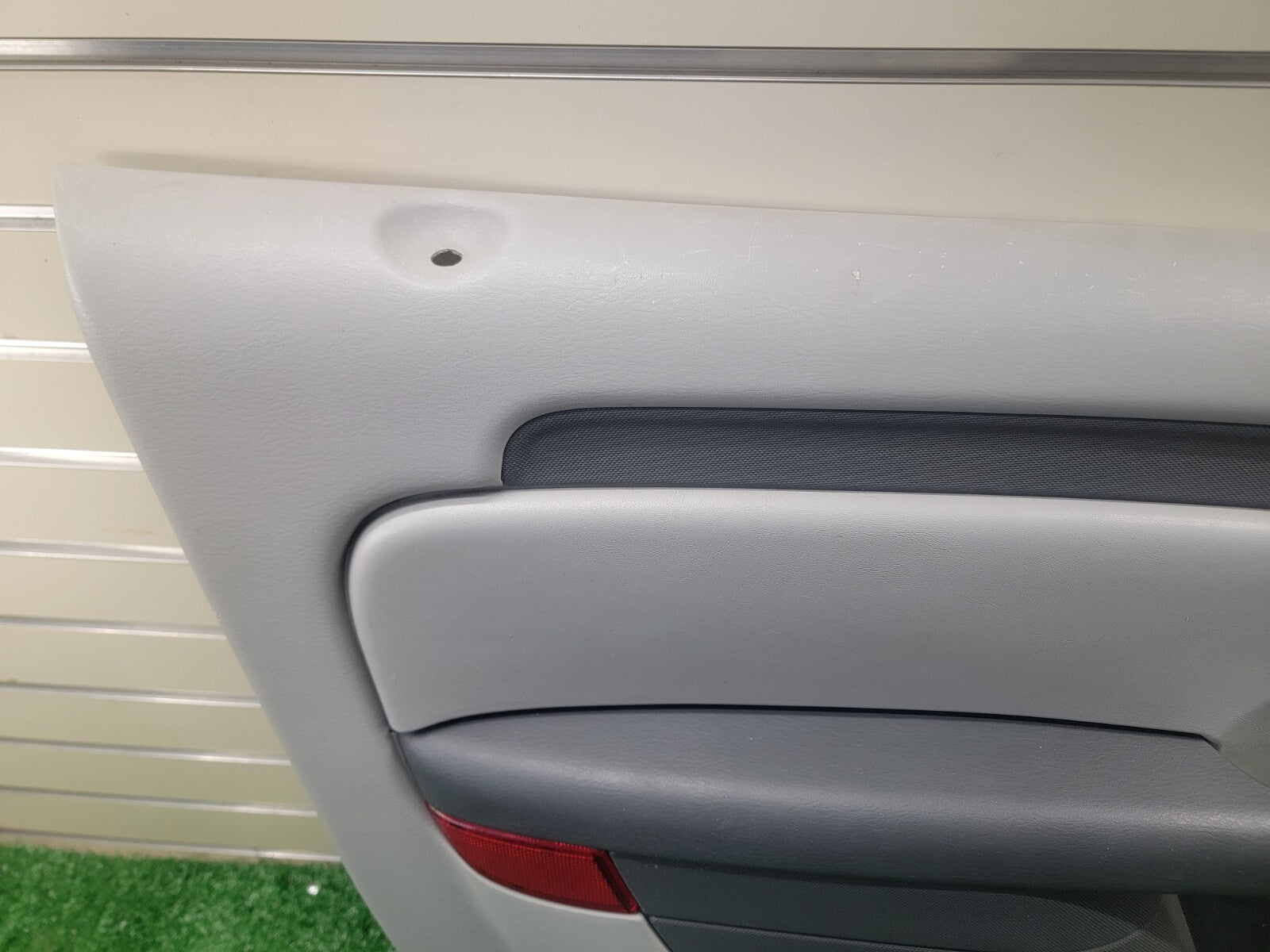 🔥01-10 CHRYSLER PT CRUISER CONVERTIBLE FRONT LH INTERIOR DOOR PANEL Light Gray