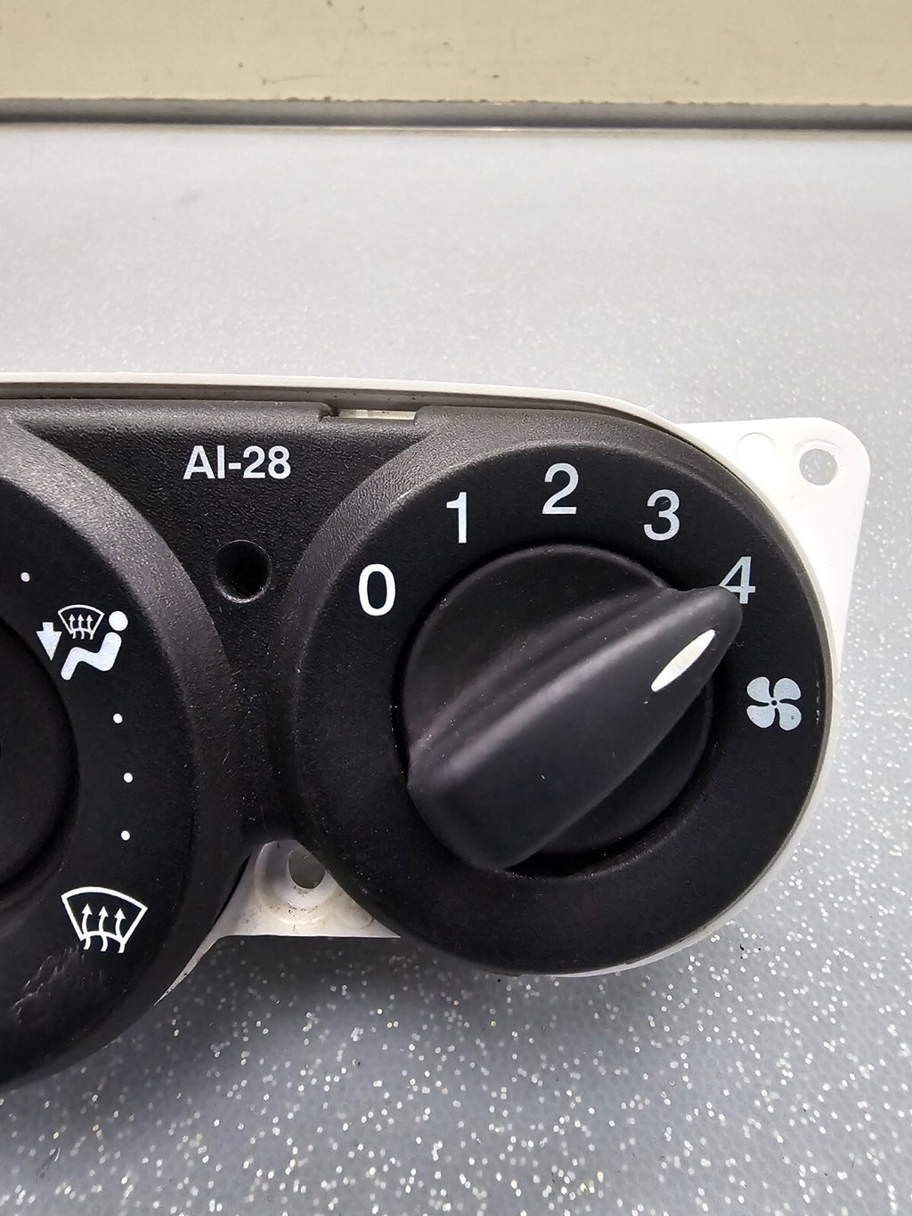 00-07 Ford Focus Dash AC Heater Temperature Climate Control Air Conditioner