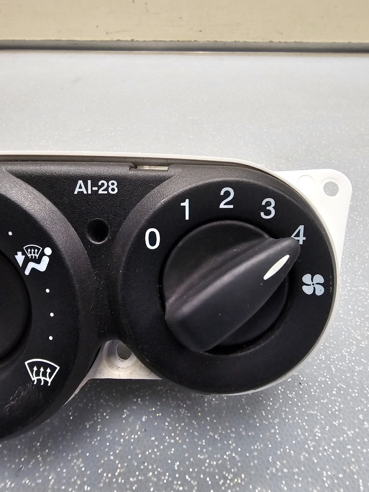 00-07 Ford Focus Dash AC Heater Temperature Climate Control Air Conditioner