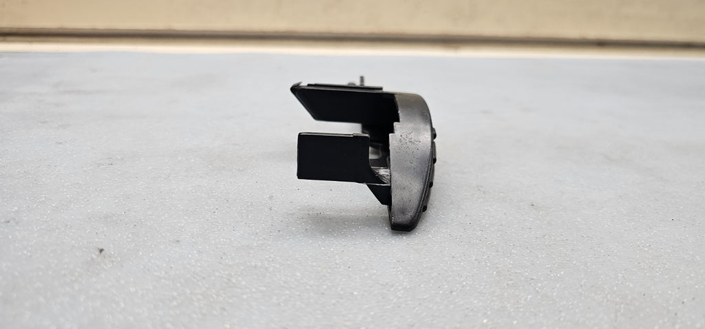 95-06 Silverado Sierra C/K 1500 2500 Center Console Jump Seat Lid Latch Assembly