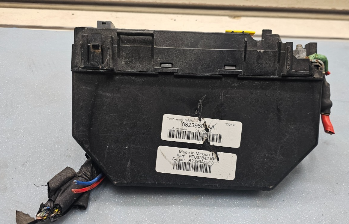 🔥08-09 Dodge Grand Caravan Journey Town Country Fuse box TIPM Power Module OEM