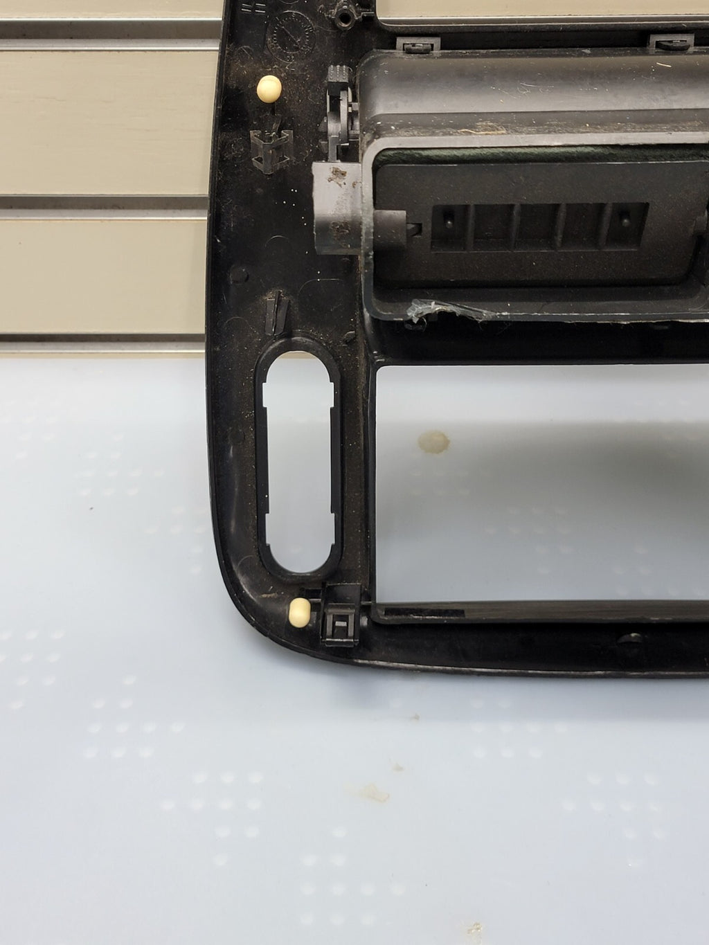 02-05 FORD EXPLORER RADIO AUDIO CLIMATE TEMPERATURE CONTROL BEZEL TRIM GRAY