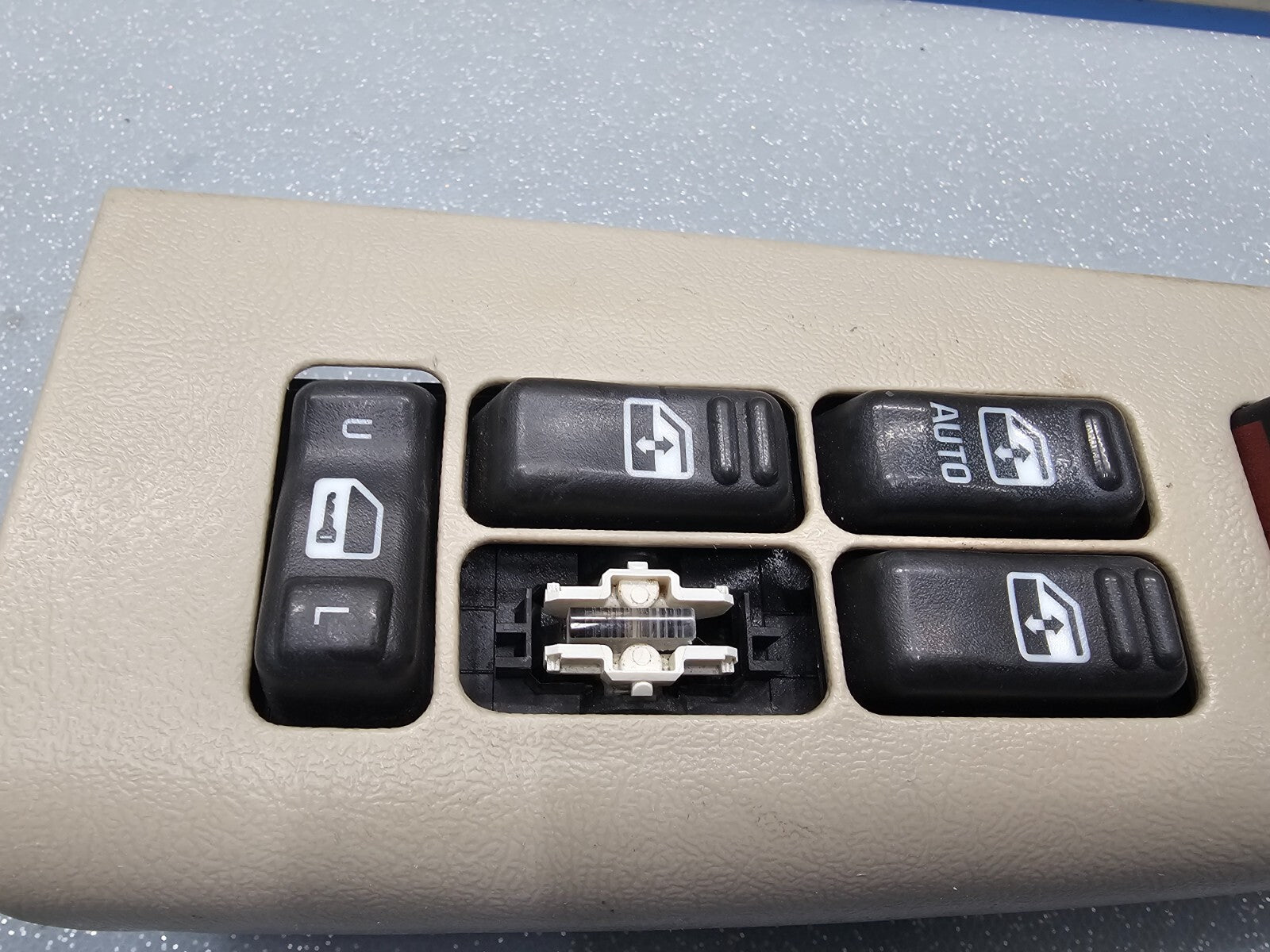 99-02 Silverado SIERRA 4 DOOR Left DRIVER Master Power Window Switch LT TAN WS4
