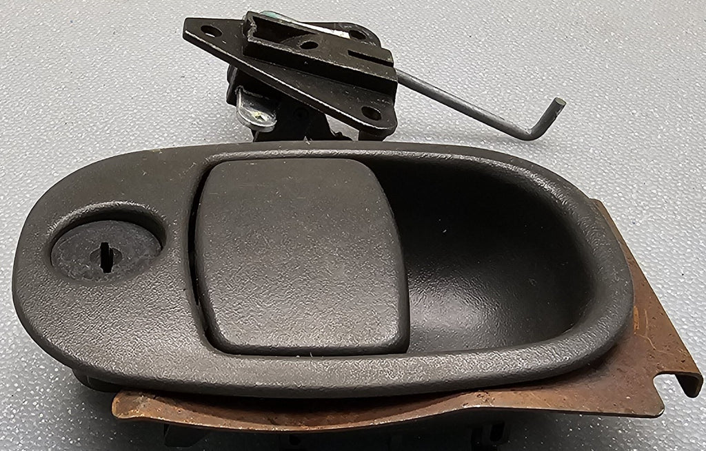 🔥02-05 TRAILBLAZER ENVOY RAINIER GLOVE BOX COMPARTMENT LATCH HANDLE DARK GRAY