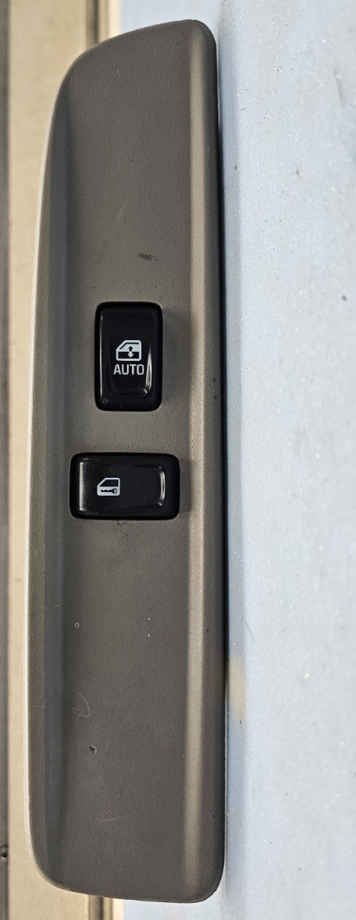 🔥02-05 GMC ENVOY PASSENGER WINDOW SWITCH BEZEL DARK GRAY OEM