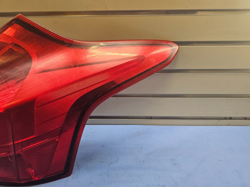 🔥12-14 Ford Focus Sedan Right Passenger Tail Brake Stop Light Lamp Assembly OEM
