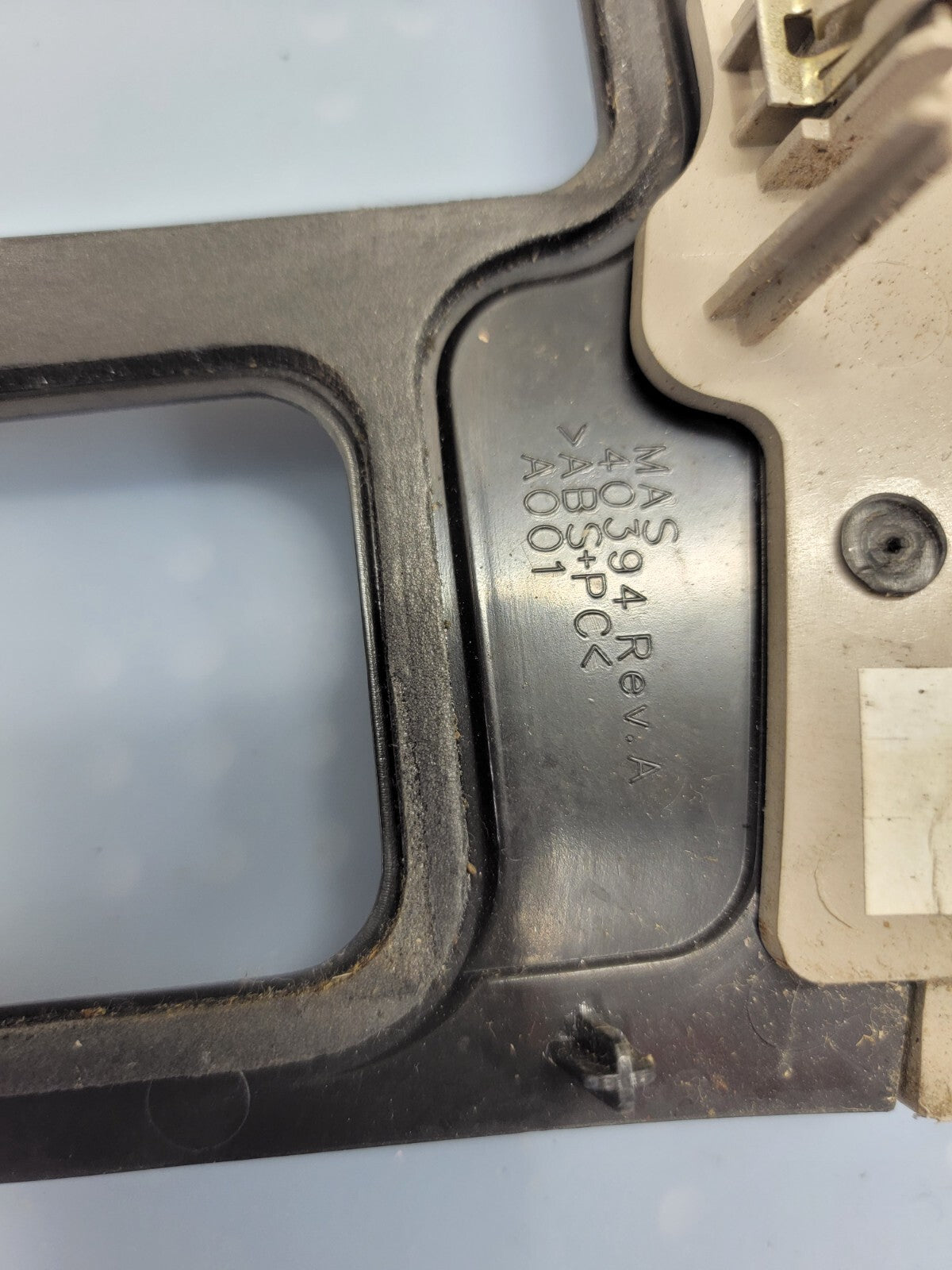 02-06 Cadillac Escalade Radio Dash Trim Bezel with Clock 15072628 gray/woodgrain