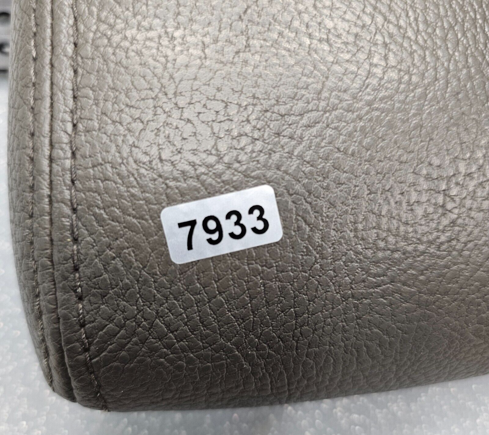 08-11 Dodge Dakota Center Console Lid Armrest Top Pad Leather Cover Assembly Tan
