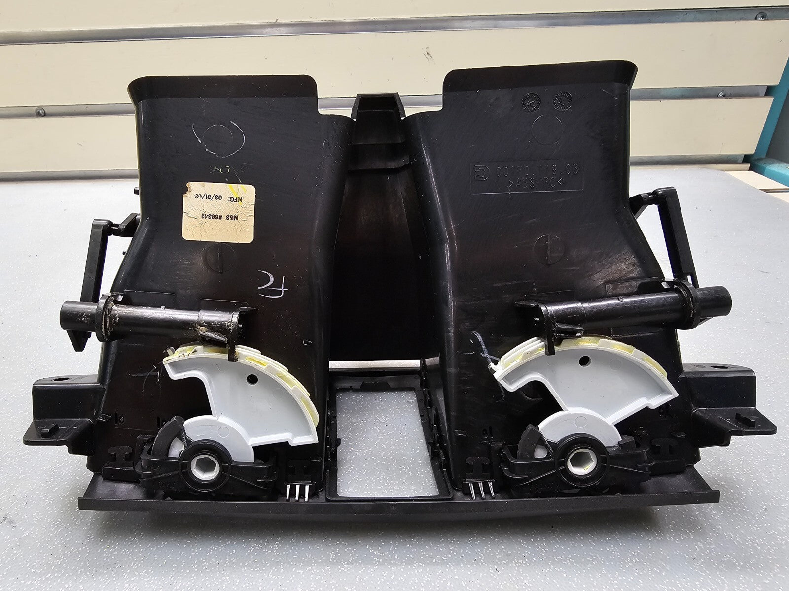 🔥07-09 Cadillac SRX Center Dash A/C Heater Air Vent Assembly Chrome Trim OEM