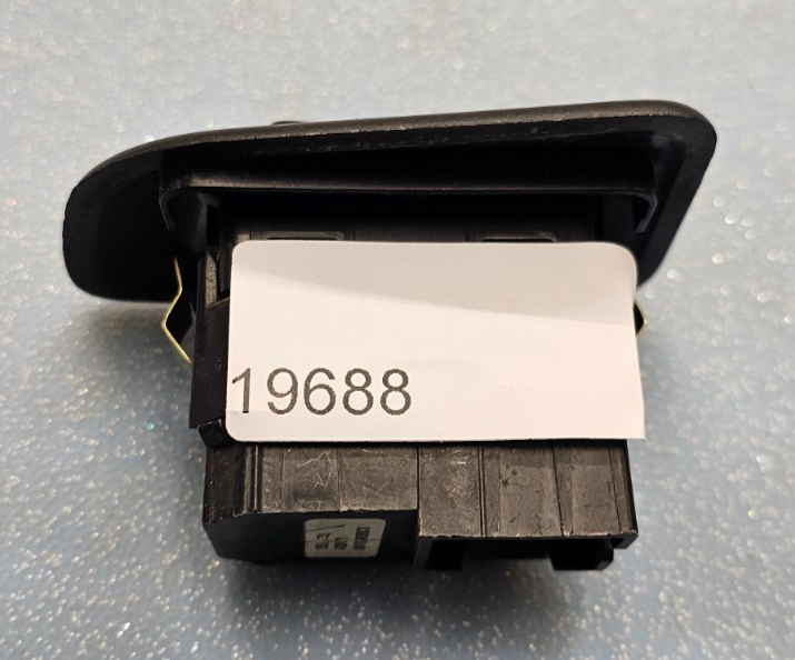 03-06 Silverado Tahoe Suburban Yukon Sierra Right Rear Window Door Switch Black