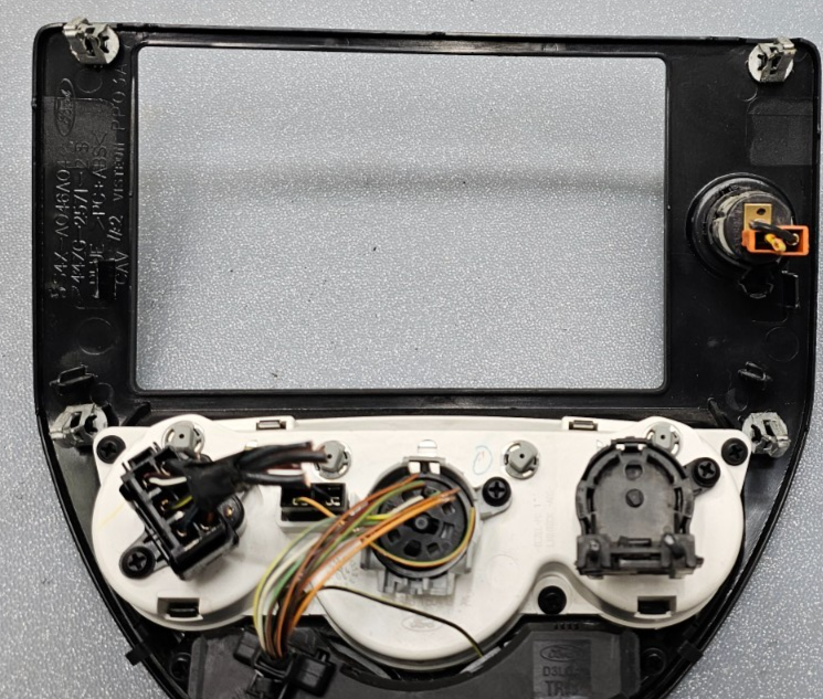 🔥05-07 FOCUS CENTER DASH RADIO STEREO CLIMATE CONTROL BEZEL TRIM PANEL BLACK
