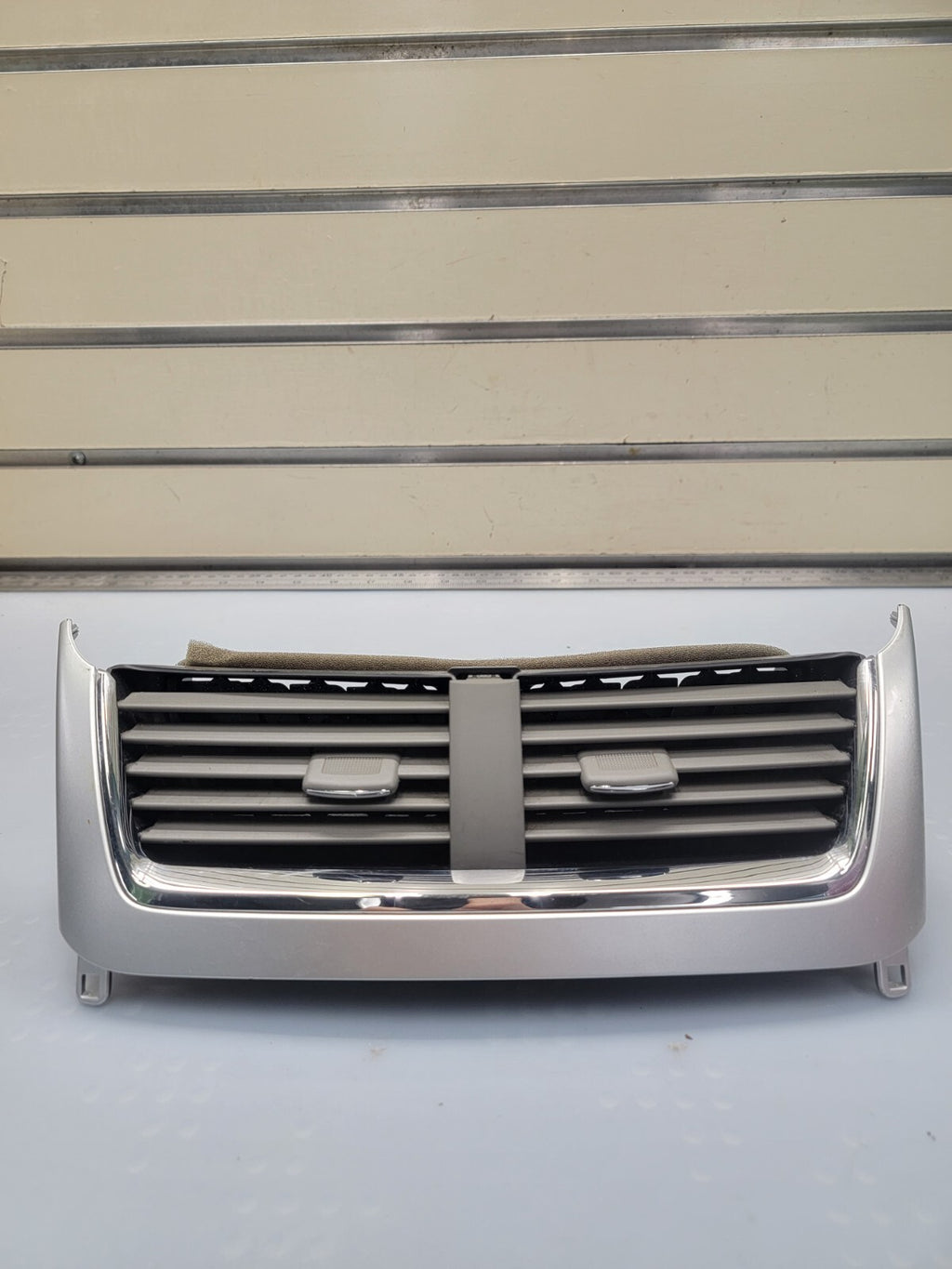 08-12 Chevy MALIBU Dash A/C Heater AIR VENT Front Center Bezel Trim Silver VT46