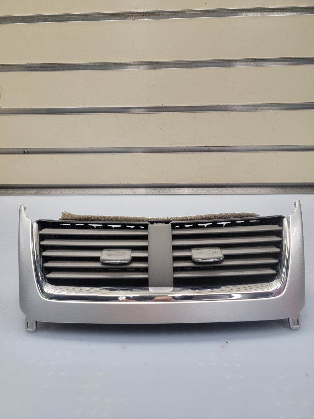 08-12 Chevy MALIBU Dash A/C Heater AIR VENT Front Center Bezel Trim Silver VT46
