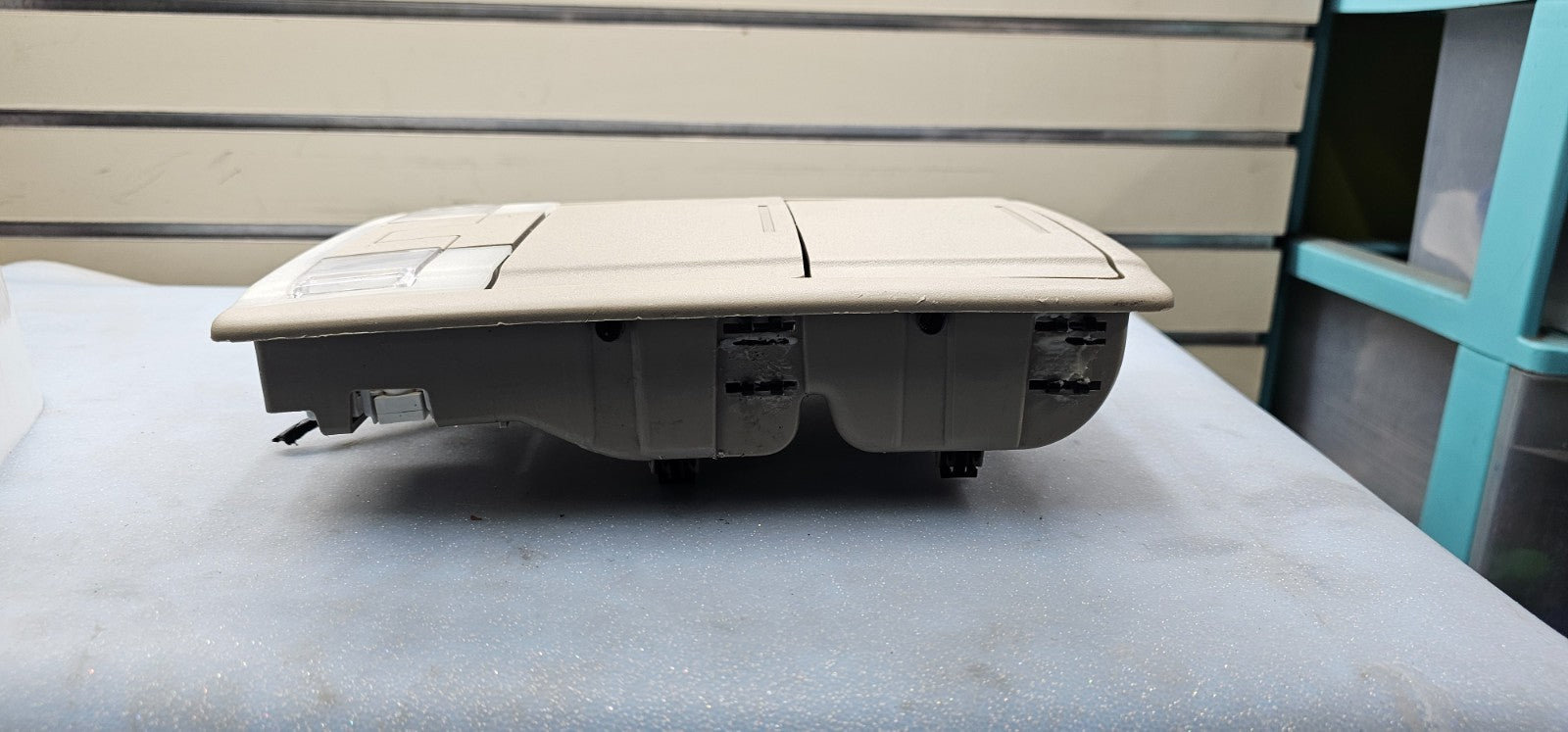 🔥07-19 EDGE TAURUS F150 FRONT OVERHEAD CONSOLE DOME LIGHT STORAGE ASSEMBLY TAN