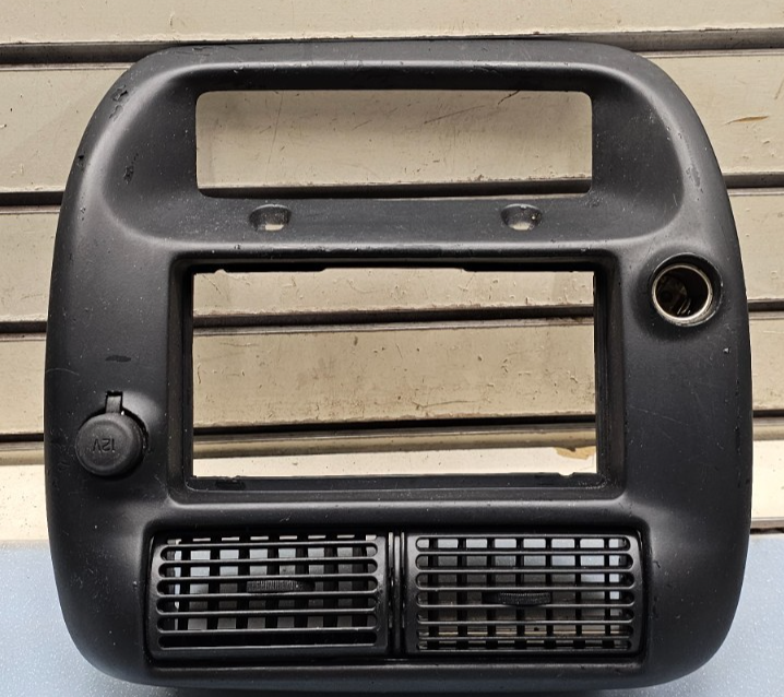 95-10 Ranger Explorer Center Dash Radio Stereo Display Bezel Trim Panel BLACK B2