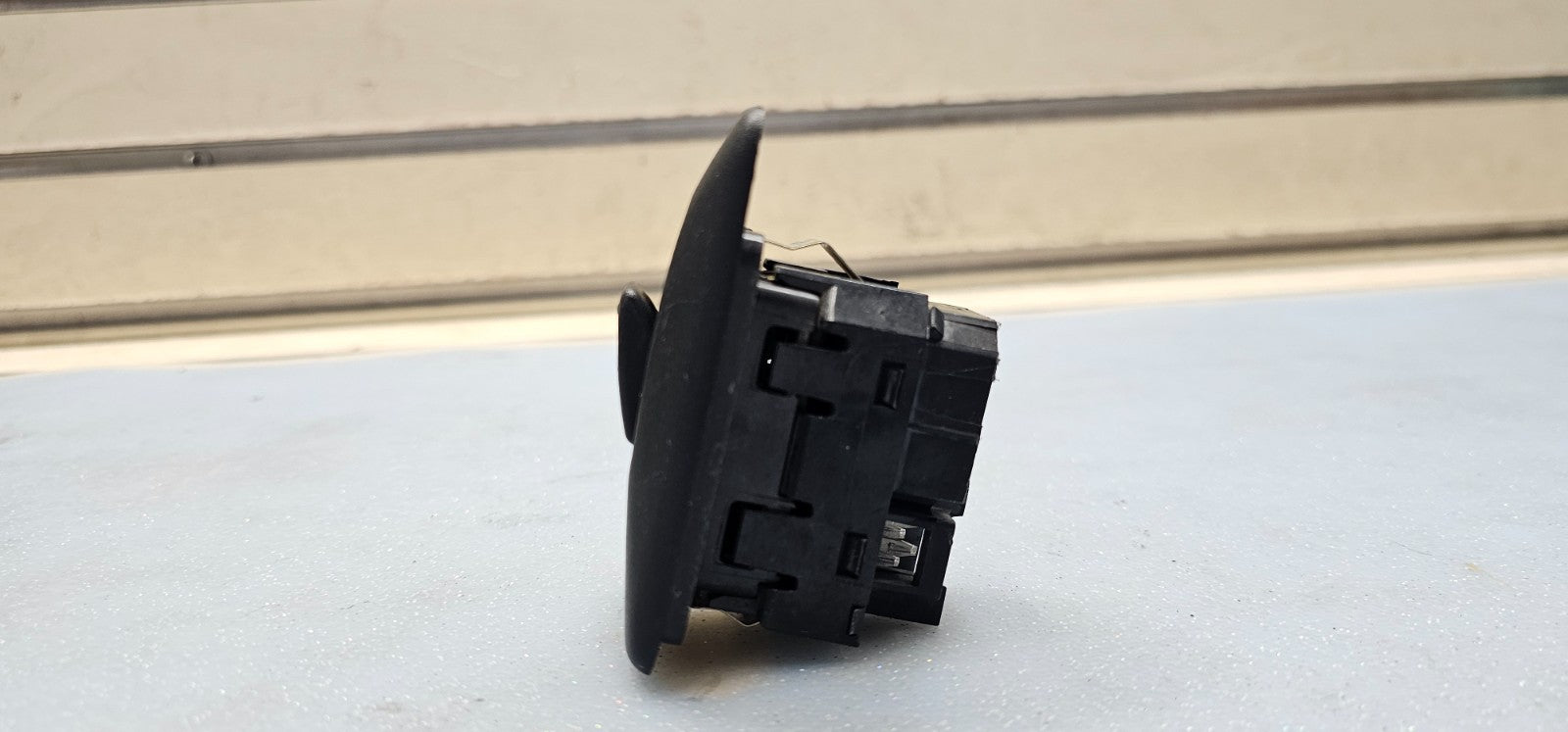 03-06 Silverado Tahoe Suburban Yukon Sierra Right Rear Window Door Switch Black