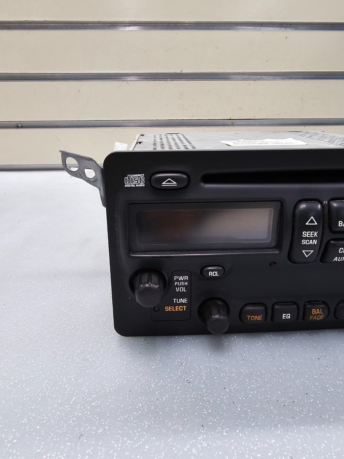 03-08 PONTIAC VIBE RADIO STEREO CD CHANGER PLAYER RECEIVER Oem 21002356/PV